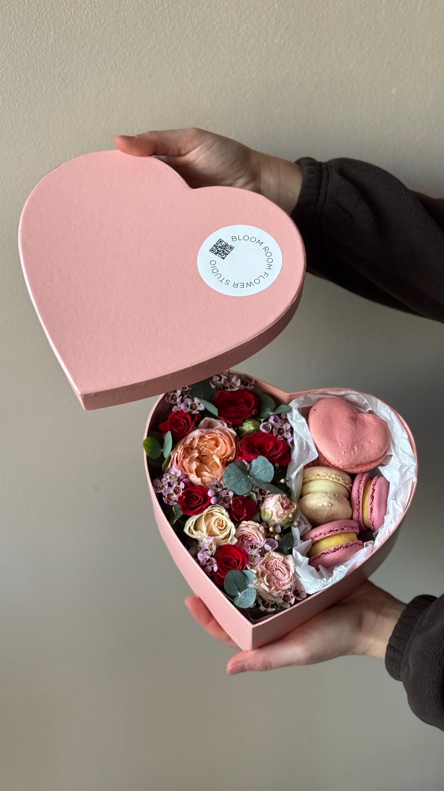 ♥️ Surprise Box with Macarons