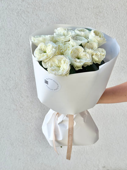 11  "Snow Diamond" roses