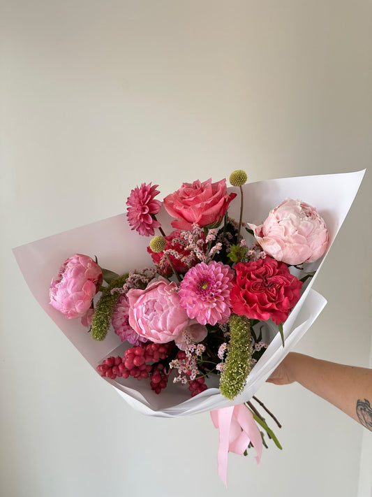 “Pink pillow” art bouquet – BloomRoom.ee, värsked lilled Tallinnas