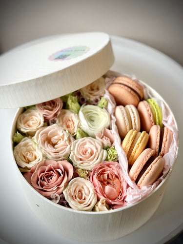 Lilled, Flowers, macaron, surprise box, Roses, Tulips, ranunculus,kimp, bouquet