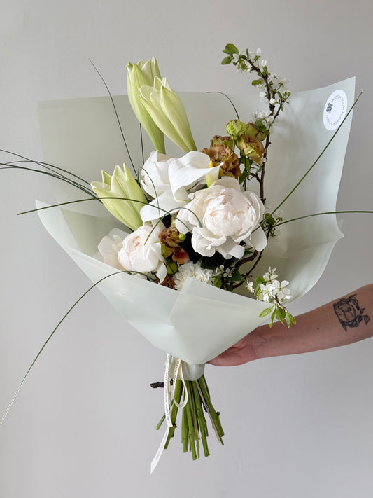 "Vanilla Drama" Art Bouquet – BloomRoom.ee, fresh flowers in Tallinn
