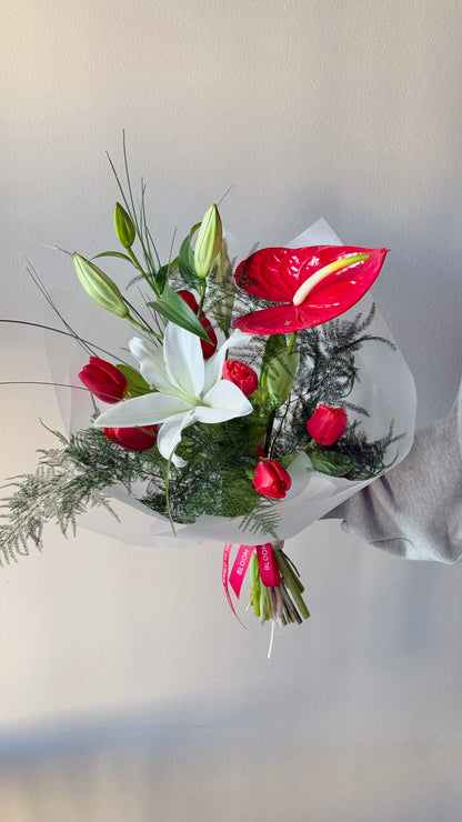 Wuthering Heights kunstkimp | Искусственный букет "Грозовой перевал" | "Wuthering Heights" Art Bouquet, featuring exotic flowers and greens.
