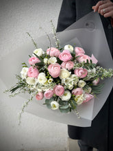 Load image into Gallery viewer, WOW Bouquet. Example #1

