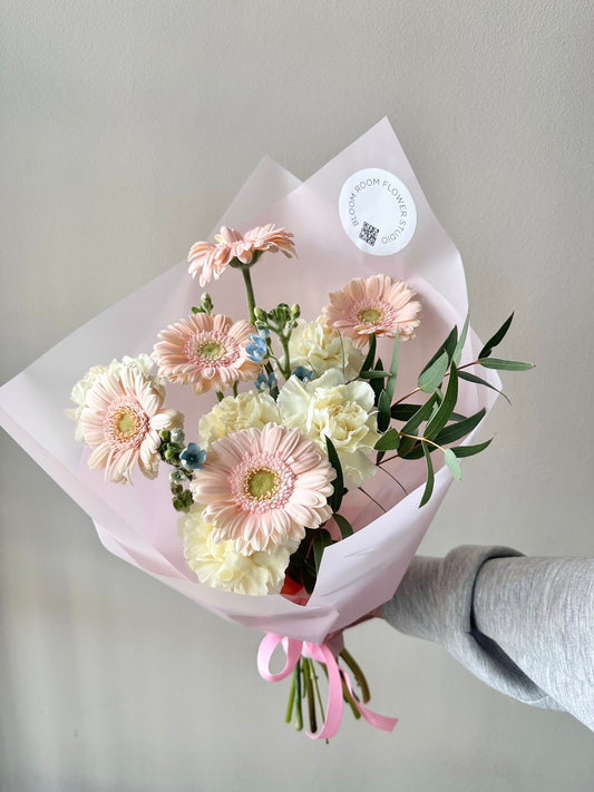 "Romantic" Mini  Bouquet – BloomRoom.ee, fresh flowers in Tallinn