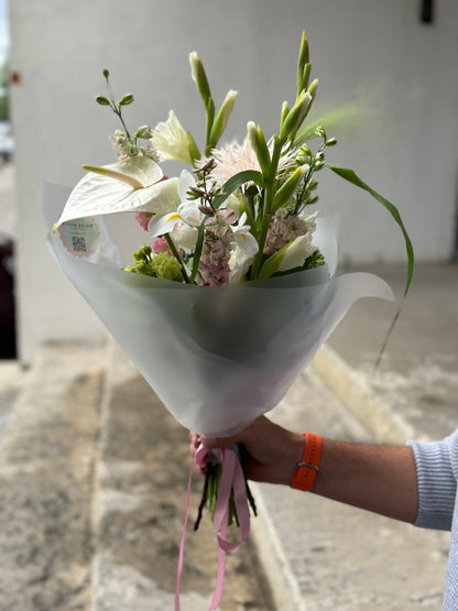 Suve segakimp valgete gladioolide, anthuriumide ja gerbera-spideritega | Летний смешанный букет с белыми гладиолусами и антуриумами | Summer mix bouquet with white gladiolus, anthuriums, and gerbera spiders