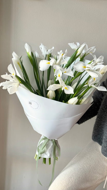 "Iris for someone special" Grand Bouquet