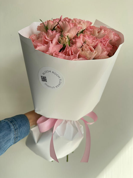 "I’m in love 🥰 “ Bouquet – BloomRoom.ee, värsked lilled Tallinnas