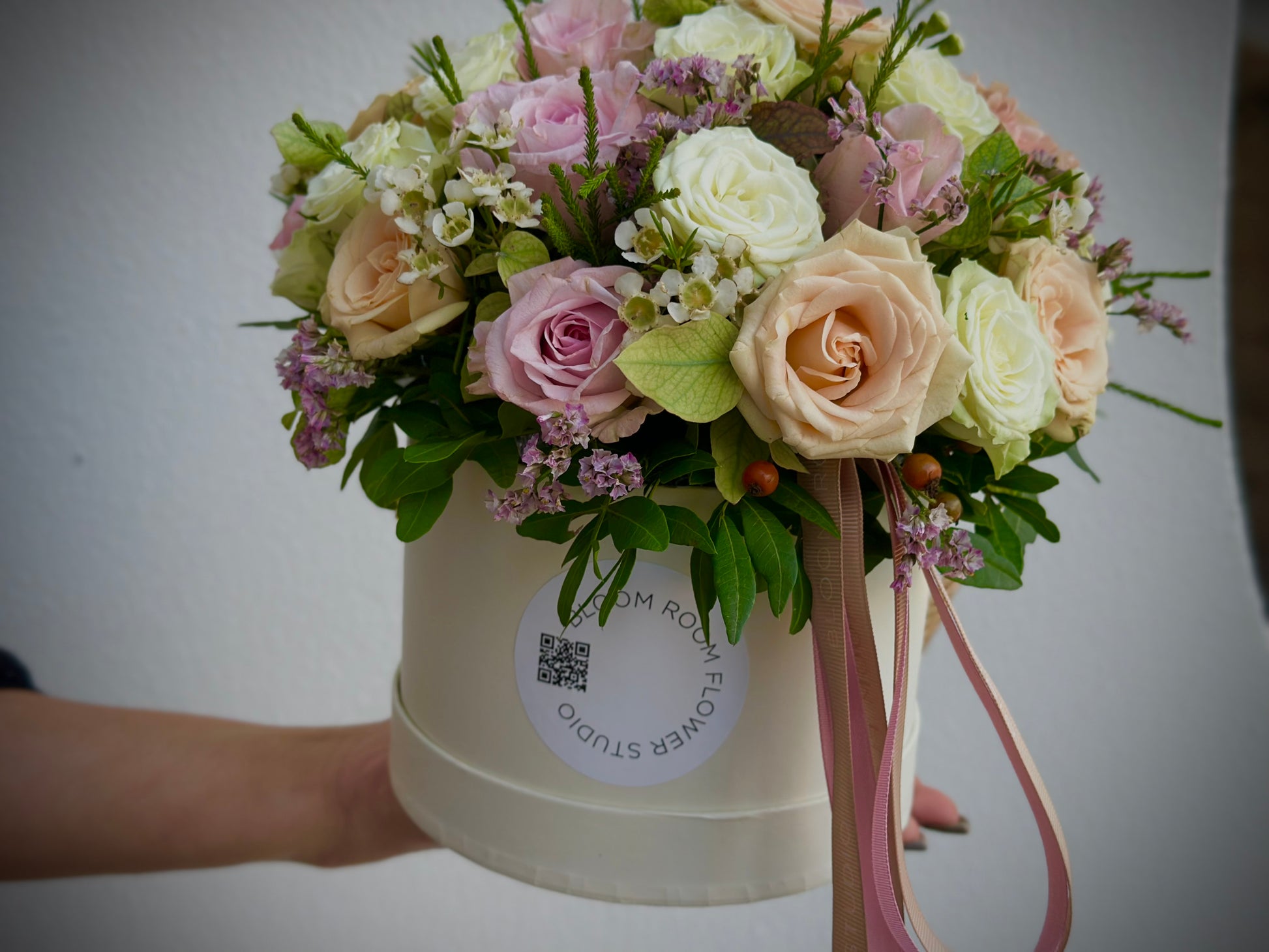 Lillekimp luksuslikus karbis | Роскошный цветочный букет в коробке | Luxury flower arrangement in a premium box