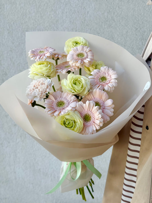 "Creme Brûlée" Art Bouquet – BloomRoom.ee, fresh flowers in Tallinn