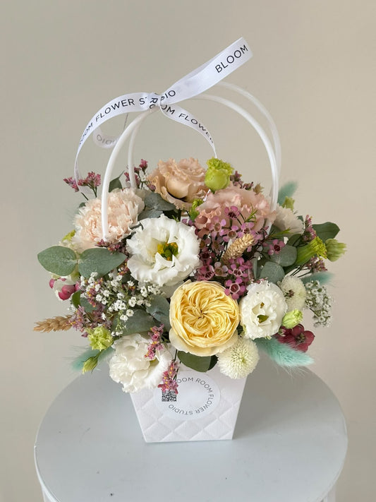"Hold me tender" Mini Flower Bag – BloomRoom.ee, värsked lilled Tallinnas