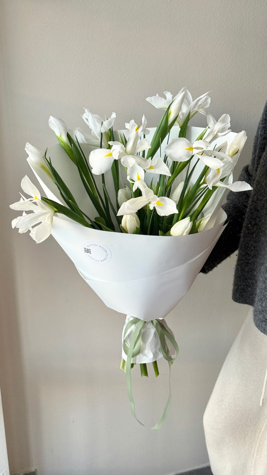 "Iris for someone special" Grand Bouquet – BloomRoom.ee, fresh flowers in Tallinn