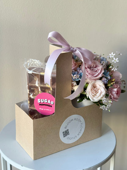 Gift set with mini flower cocktail+ + Dubai chocolate