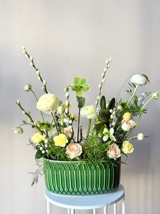 Easter decor in a ceramic pot – BloomRoom.ee, fresh flowers in Tallinn