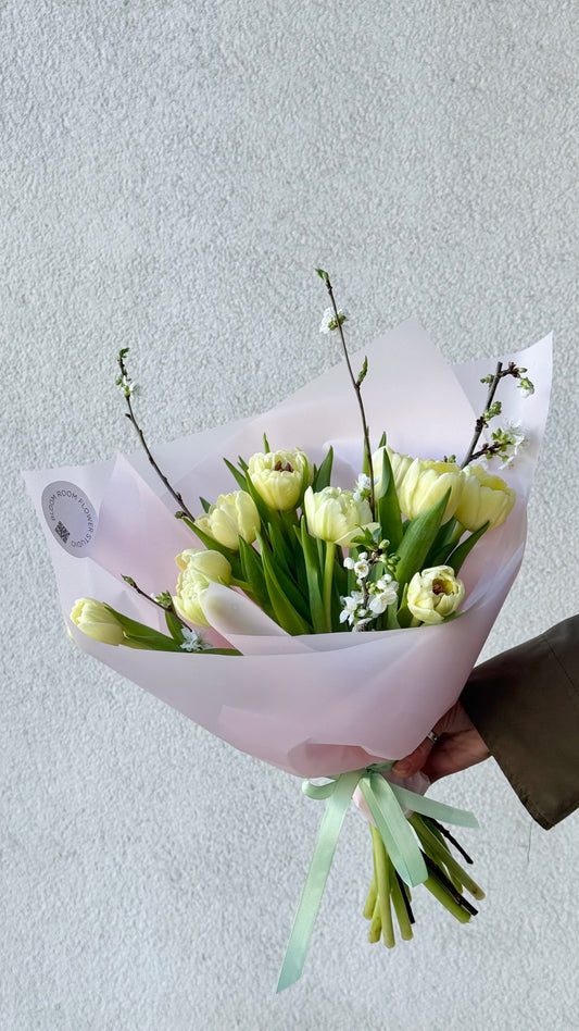 "First Love" Art Bouquet – BloomRoom.ee, fresh flowers in Tallinn