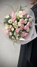 Load image into Gallery viewer, WOW Bouquet. Example #1
