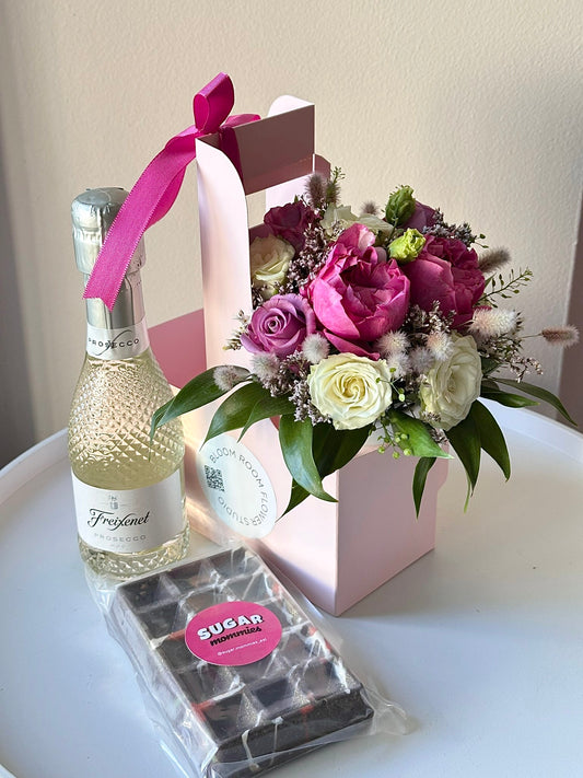 Gift set with mini flower cocktail+ + Dubai chocolate