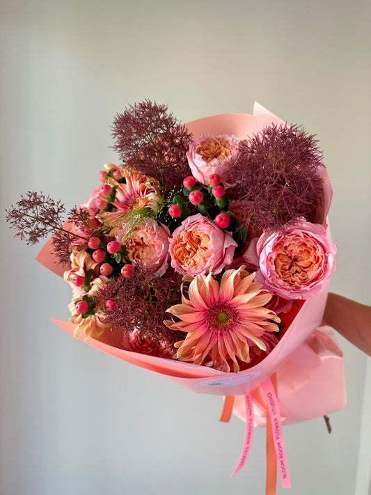 "Peach Bloom” with Julietta" spray garden roses – BloomRoom.ee, fresh flowers in Tallinn