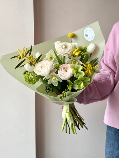 Omaette | Букет весенних цветов с ранункулюсами и тюльпанами | Bouquet of spring flowers with ranunculus and tulips