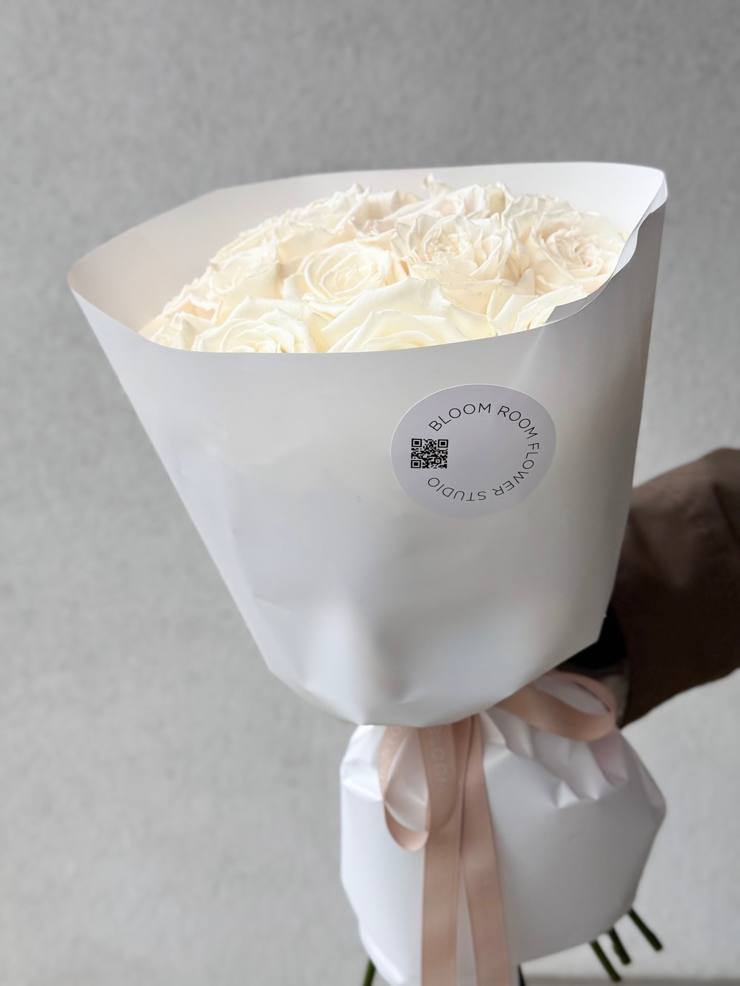 15 "Playa Blanca" White roses