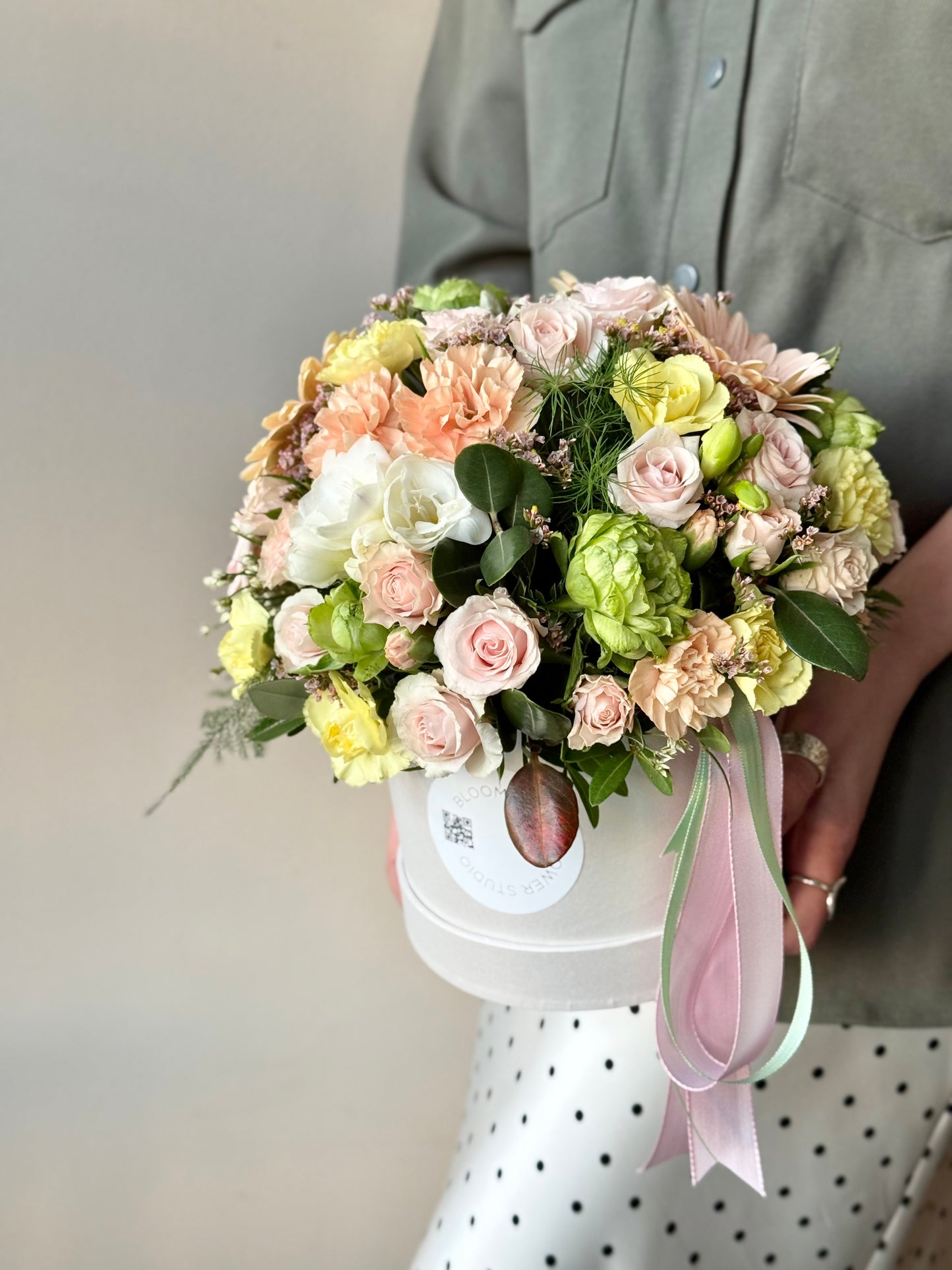 Midi Bloom Box kaunid lillekompositsioonid | Роскошная композиция цветов Midi Bloom Box | Elegant Midi Bloom Box floral arrangement
