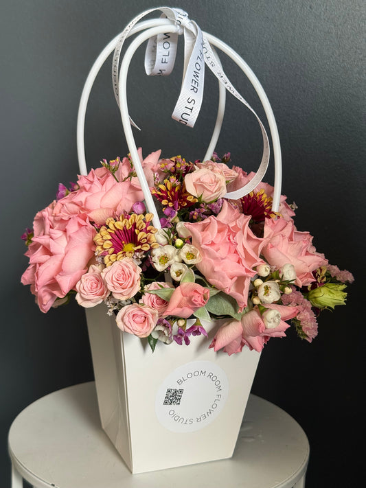 "Hold me tender" Mini Flower Bag – BloomRoom.ee, värsked lilled Tallinnas