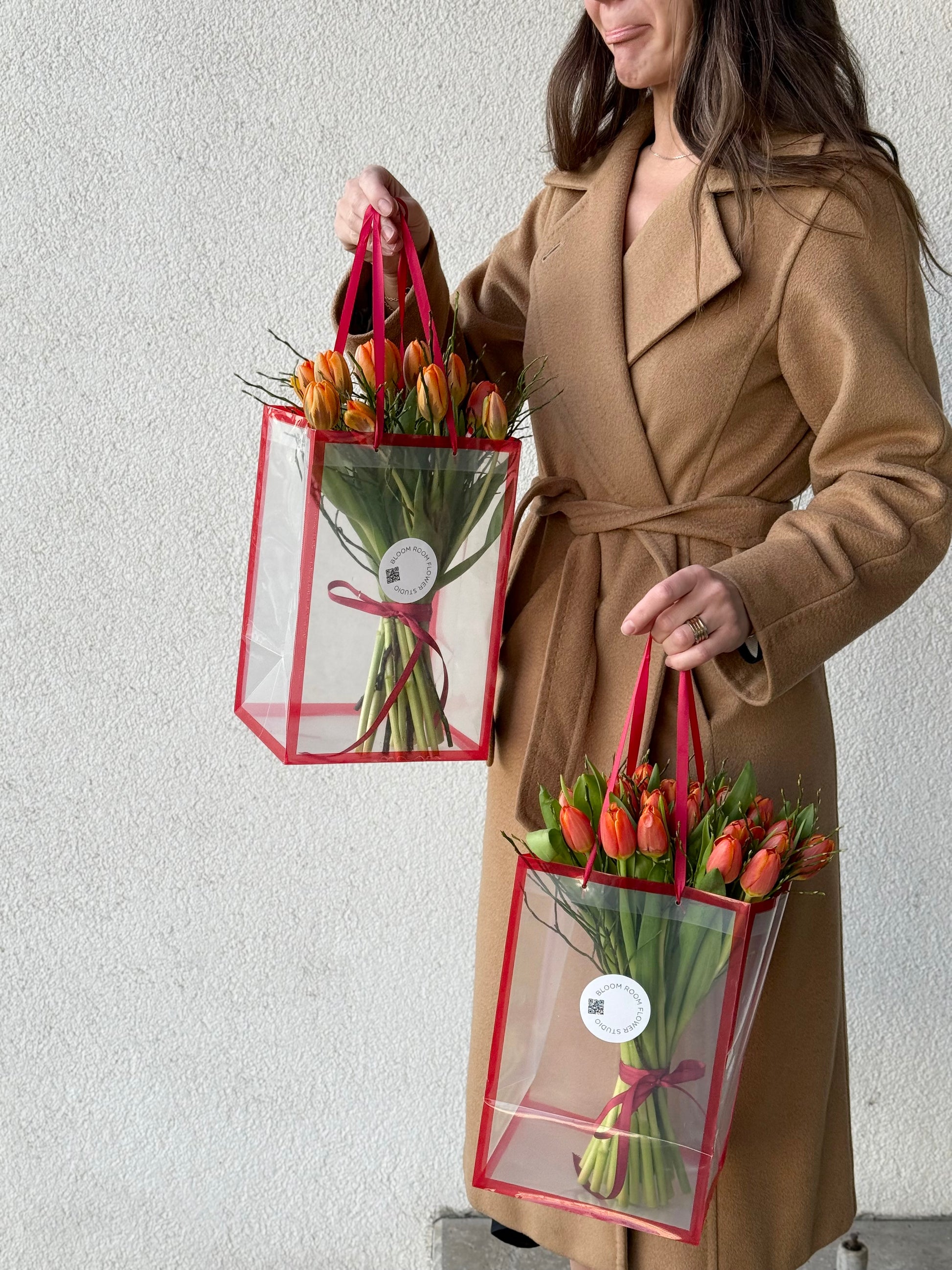 Käes on tulbid, mis on luksuslikus lillekotis | Роскошные тюльпаны в прозрачных пакетах | Tulips to go in elegant flower bags