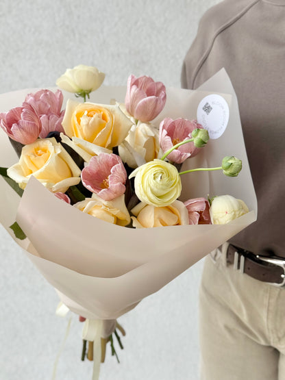 “Creme De La Creme" Grand  Bouquet