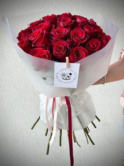 25 suurust punast roosi elegantse pakendiga | 25 крупных красных роз в элегантной упаковке | 25 XL red roses in elegant wrapping
