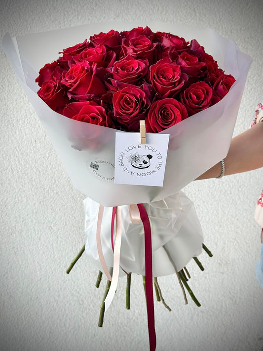 25 suurust punast roosi elegantse pakendiga | 25 крупных красных роз в элегантной упаковке | 25 XL red roses in elegant wrapping