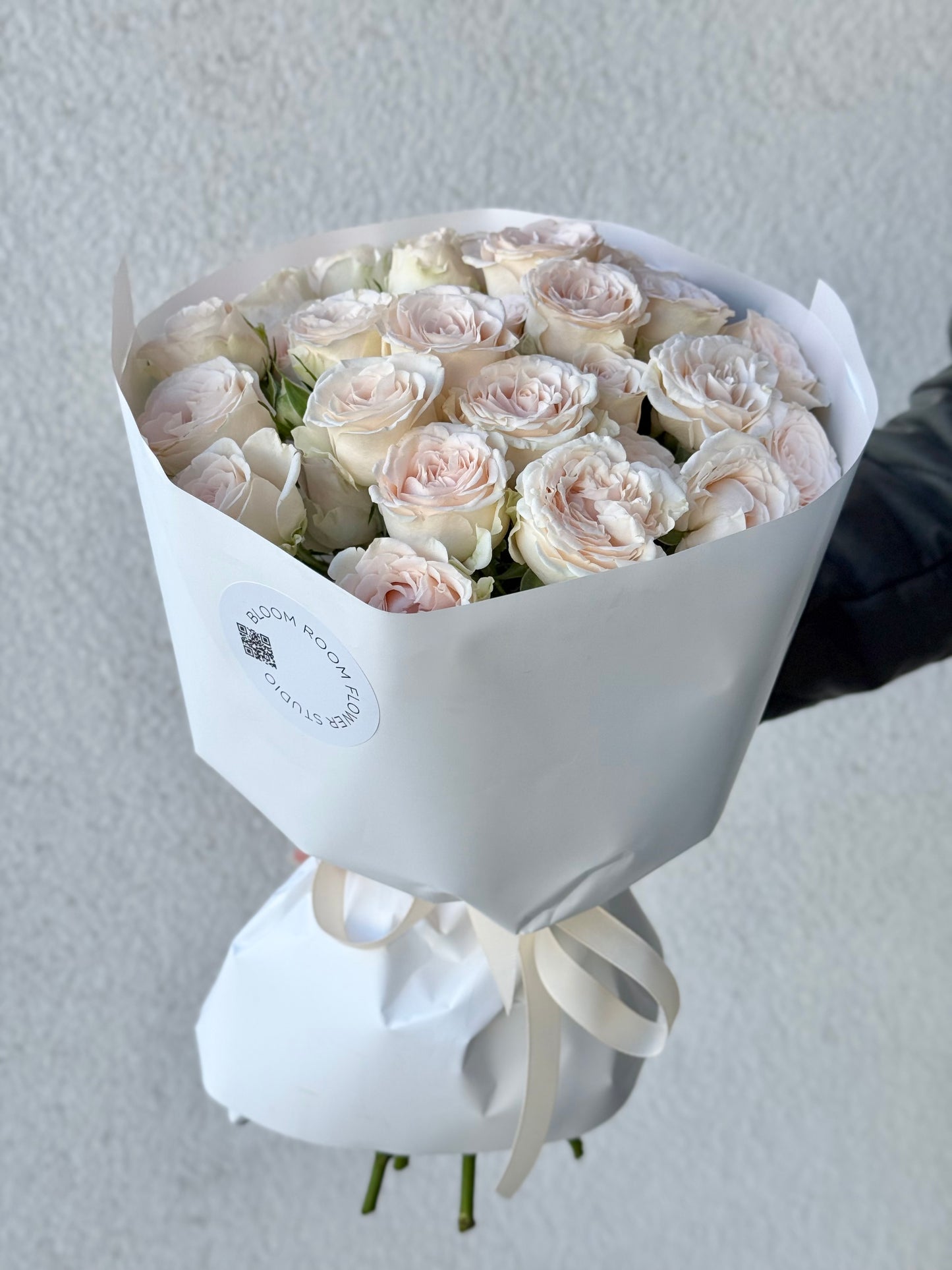 "Sofia" spray Roses