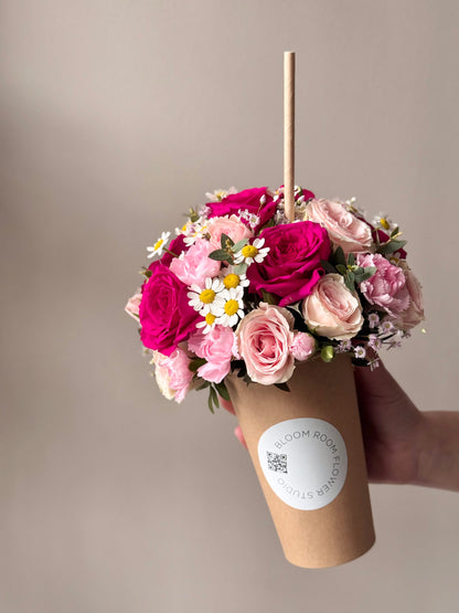 Lillekimp kokteiliklaasis | Цветочная композиция в форме коктейля | Flower arrangement shaped like a cocktail