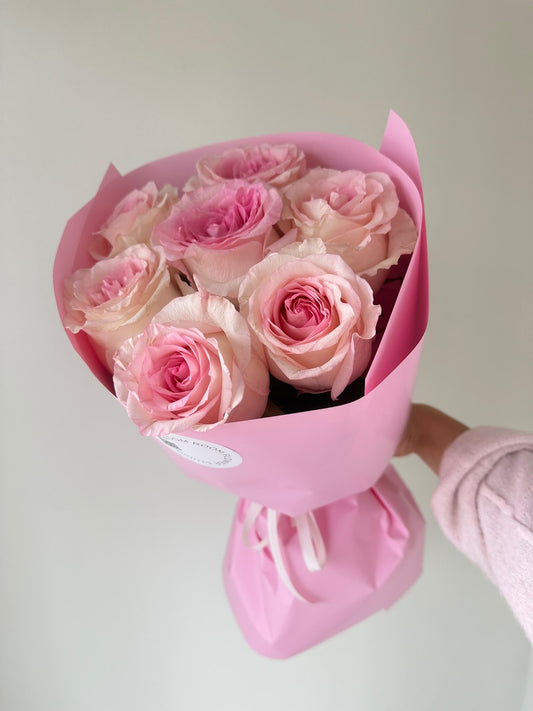 "Kisses and hugs" with special Garden Georgina roses, all pink! – BloomRoom.ee, värsked lilled Tallinnas
