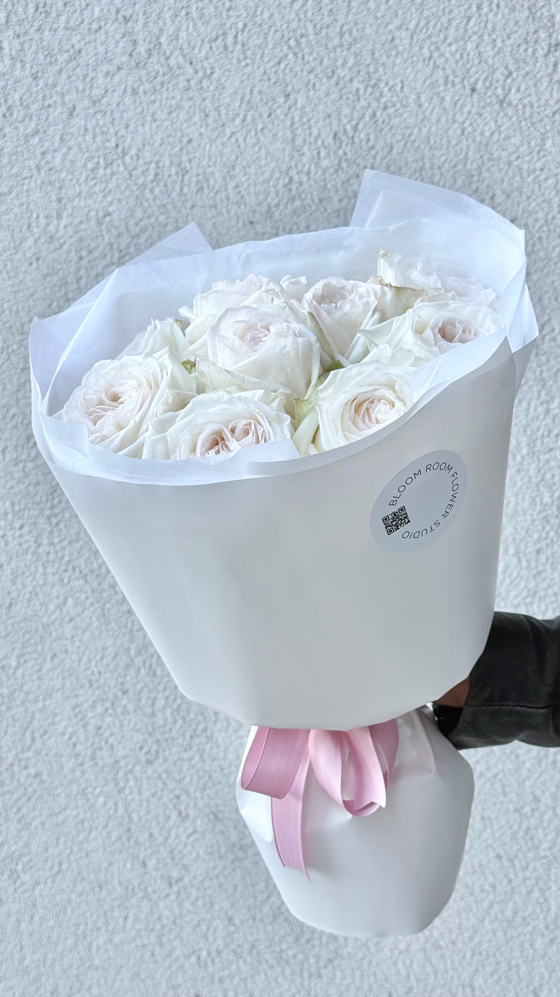 9 "White O'Hara" roosi kimp | Букет 9 роз "White O'Hara" | Bouquet of 9 "White O'Hara" roses in elegant wrapping