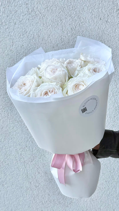 9 "White O'Hara" roosi kimp | Букет 9 роз "White O'Hara" | Bouquet of 9 "White O'Hara" roses in elegant wrapping