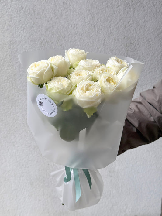 11 Crème "Marble Arch"  Garden Peony Roses
