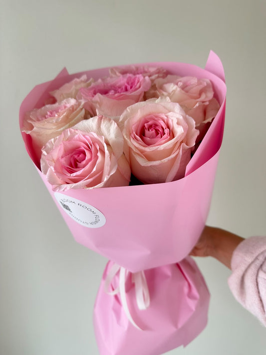 "Kisses and hugs" with special Garden Georgina roses, all pink! – BloomRoom.ee, värsked lilled Tallinnas