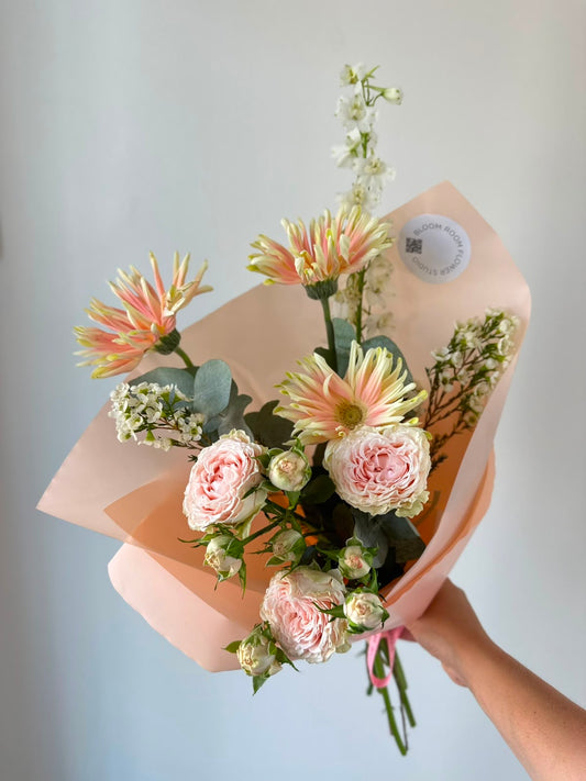 "Sunrise softness” Art Bouquet – BloomRoom.ee, fresh flowers in Tallinn