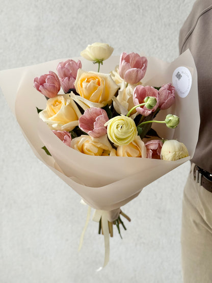 “Creme De La Creme" Grand  Bouquet