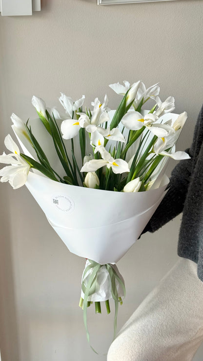 "Iris for someone special" Grand Bouquet