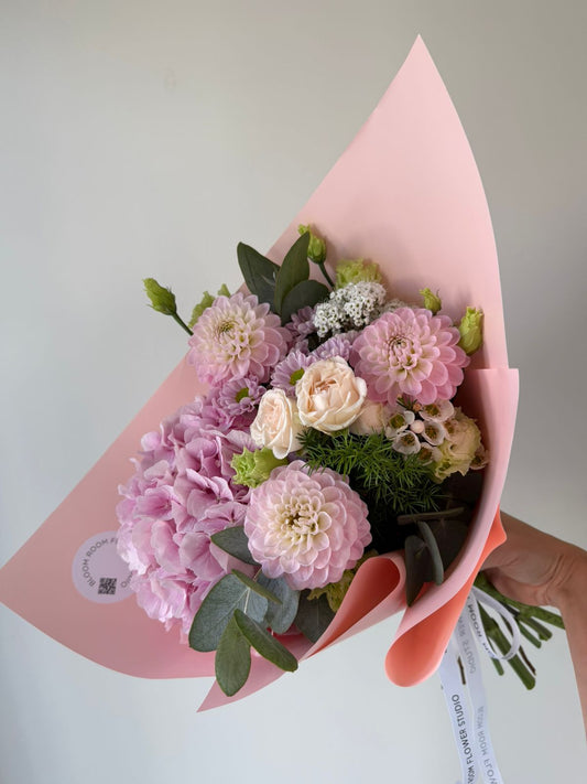 "Royal garden” Art Bouquet – BloomRoom.ee, fresh flowers in Tallinn
