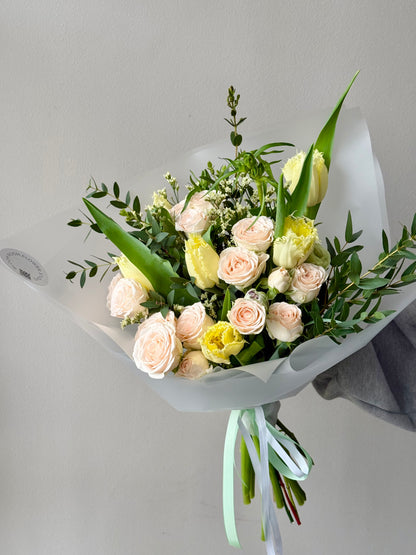 Limoncello Spritz kimp rikkalikud Sofia roosi ja tulbiga | Лимончелло Спритц букет с розами и тюльпанами | Limoncello Spritz Bouquet with roses and tulips