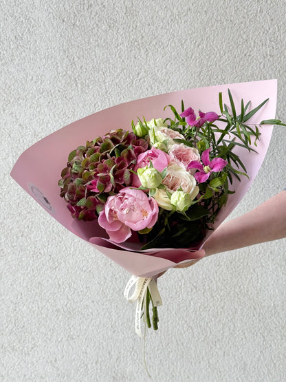 A beautiful bouquet featuring red hydrangea, pink peonies, clematis, and garden roses in delicate wrapping | Красивый букет с красными гортензиями, розовыми пионами, клематисом и садовыми розами в нежной упаковке | A stunning "Time To Wine" Art Bouquet with vibrant hydrangea and elegant peonies.