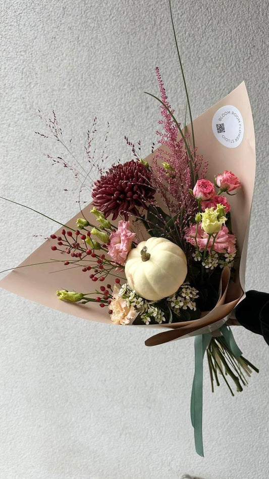 Kõrge kvaliteediga "Pumpkin" Pop Up Bouquet, mis sisaldab krüsanteeme, roose ja valget kõrvitsat | Роскошный букет "Pumpkin" Pop Up, включая хризантемы, розы и белую тыкву | Premium "Pumpkin" Pop Up Bouquet with chrysanthemums, roses, and white pumpkin