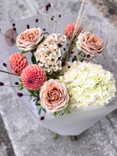 Загрузить изображение в средство просмотра галереи, Grand Bouquet with VIP roses
