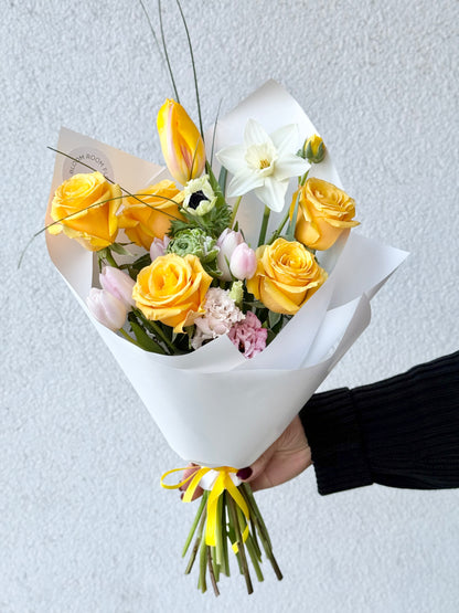 Päikese suudlused kunstkimp | Цветы "Поцелуи солнца" | "Sun kisses" Art Bouquet with yellow roses, tulips, and daffodils