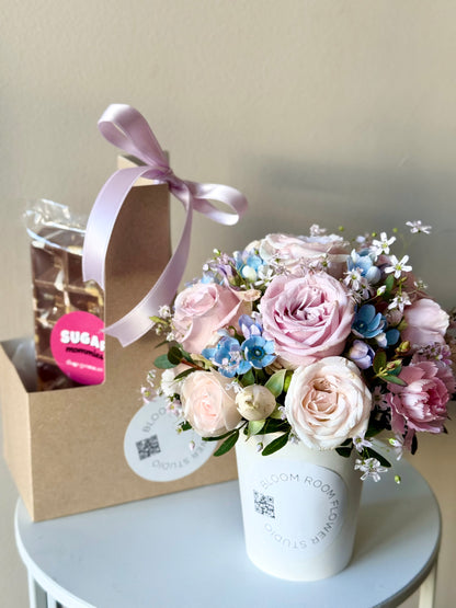 Gift set with mini flower cocktail+ + Dubai chocolate