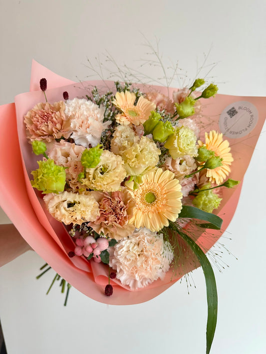 “Crunchy caramel” art bouquet – BloomRoom.ee, fresh flowers in Tallinn