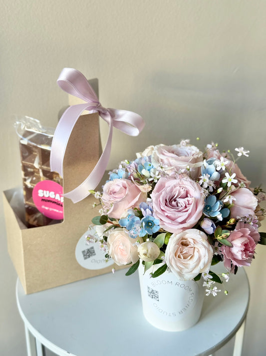 Gift set with mini flower cocktail+ + Dubai chocolate