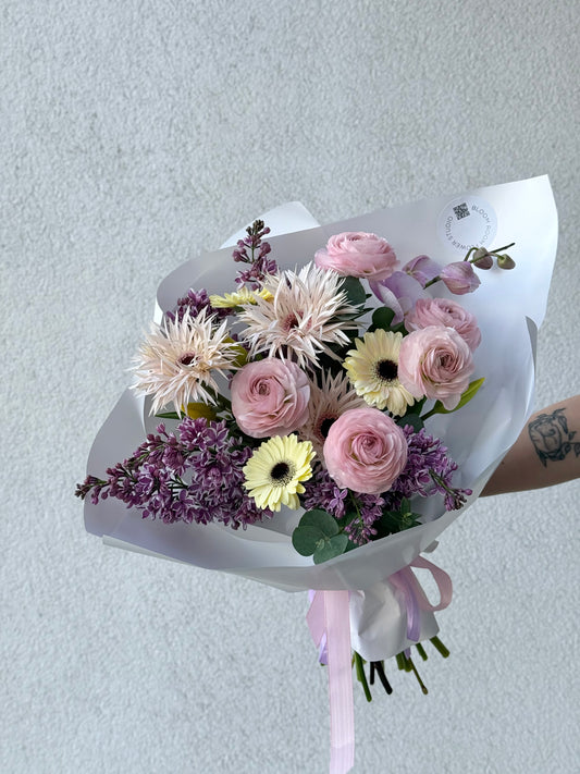 "Miss Dior" Grand Bouquet – BloomRoom.ee, fresh flowers in Tallinn