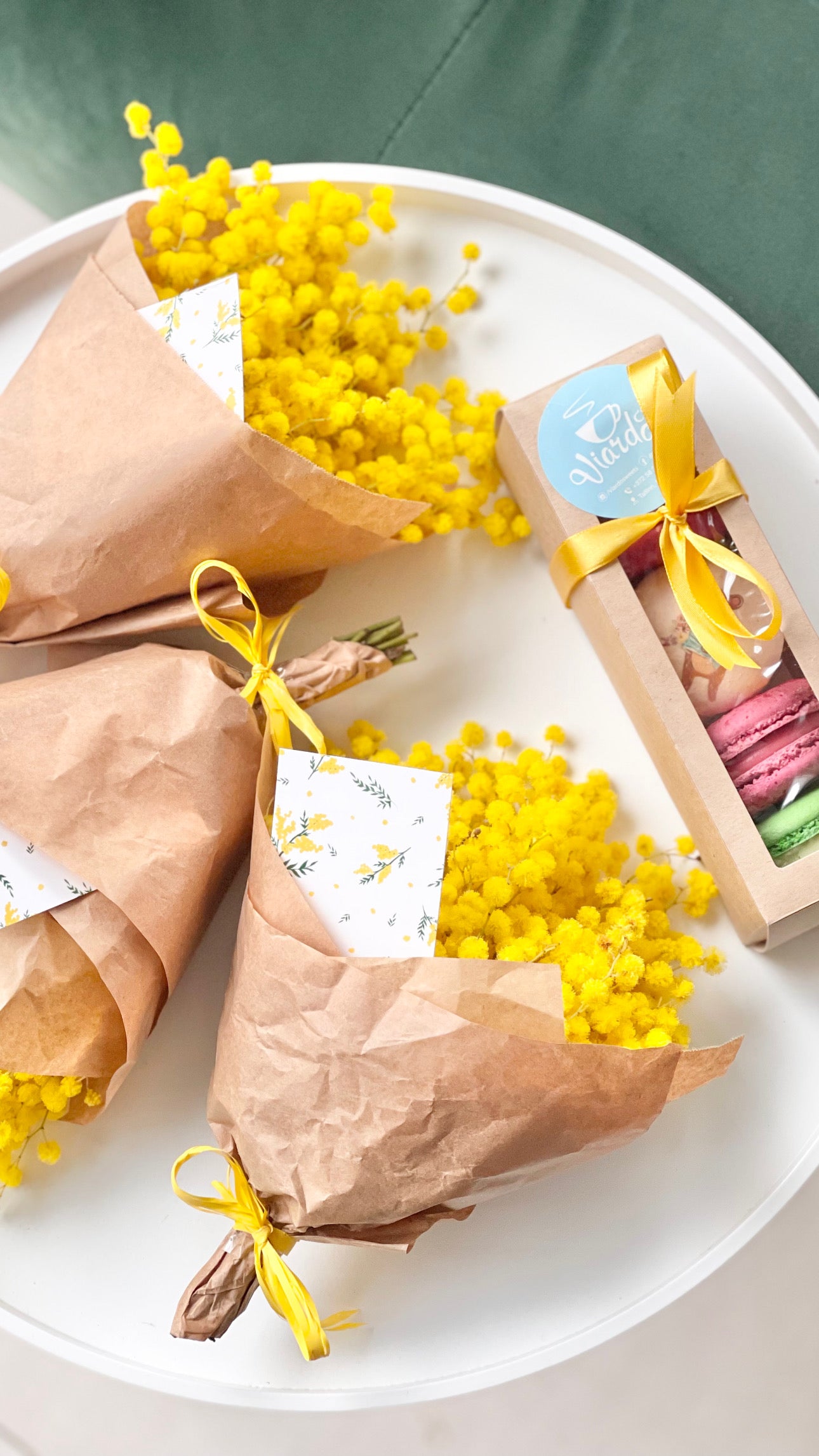 Kollased lillekimbid armsates paberites | Желтые букеты в милой бумаге | Yellow flower bouquets in lovely paper